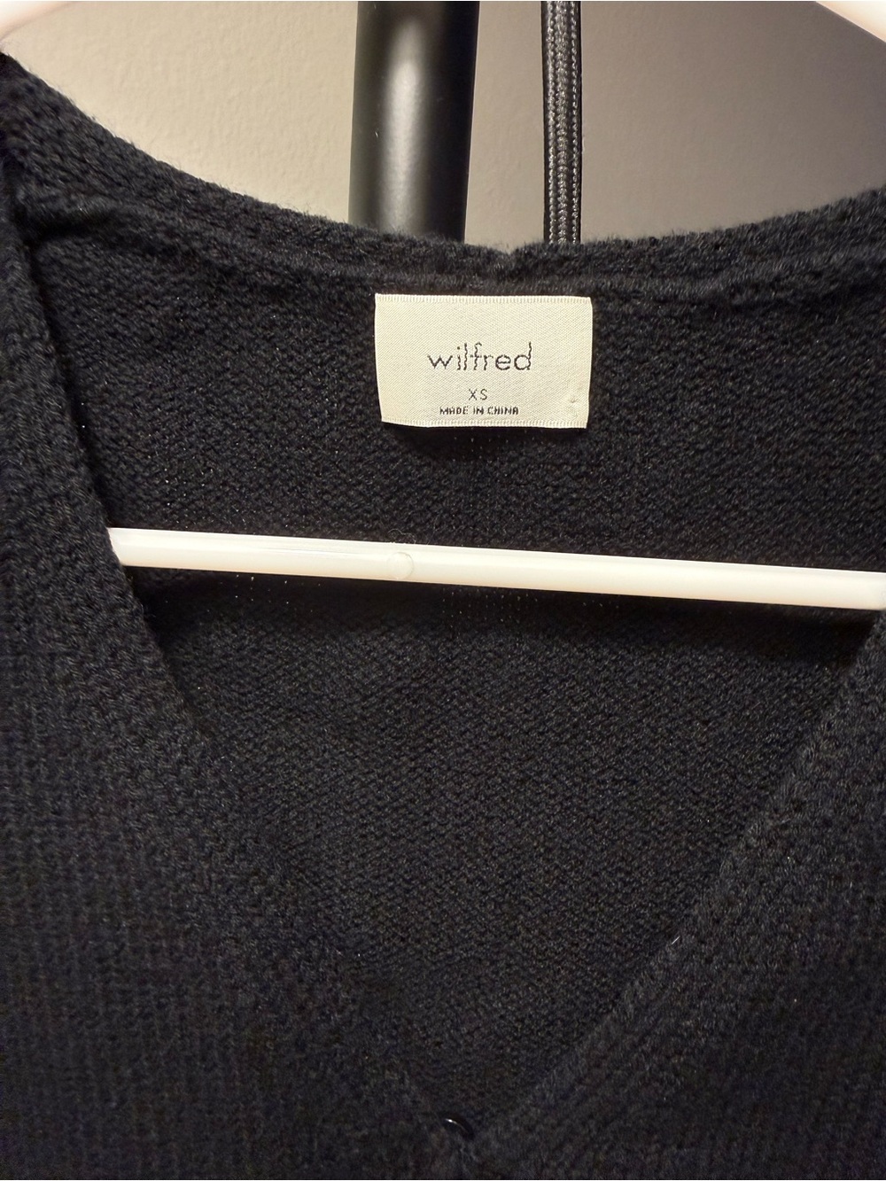 Wilfred Black V-Neck Knit Cropped Tank